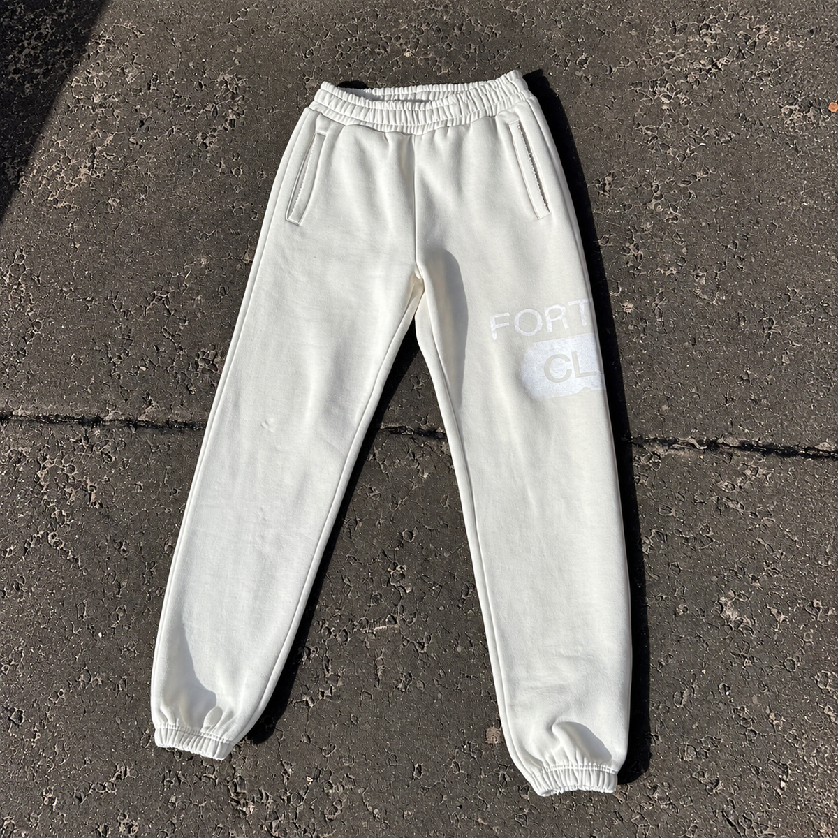 FIRST EDITION JOGGERS IN STONE